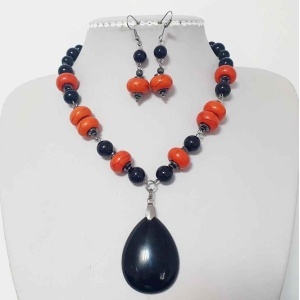 Set din margele de howlite abacus, onix si pandantiv onix poza1