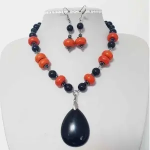 Set din margele de howlite abacus, onix si pandantiv onix poza1