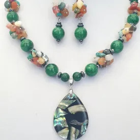 Set din margele de jad verde, pandantiv scoica paua abalone si chipsuri 4