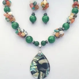 Set din margele de jad verde, pandantiv scoica paua abalone si chipsuri 4