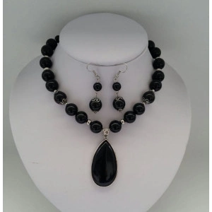 Set din obsidian negru si pandantiv carnelian