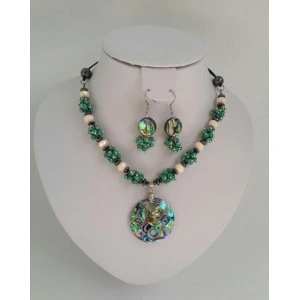 Set din sticla cehia verde, hematit si pandantiv din scoica Paua Abalone- snur piele