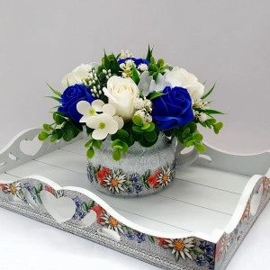 Aranjament 8 Martie-flori de sapun albastru/alb (cod 1835)5