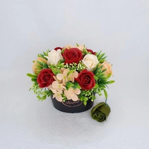 Aranjament din flori de sapun-cutie de carton (cod 1477) 9003
