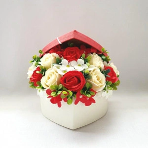 Aranjament din flori de sapun-cutie inima  (cod 1616)-1