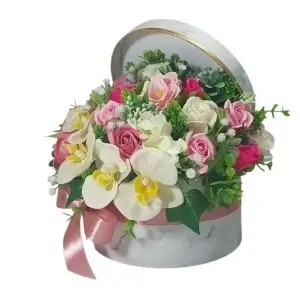 Aranjament floral cu trandafiri si orhidee (cod 2282)poza2