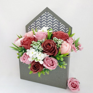 Poza aranjament floral-cutie plic (cod 1606)-3