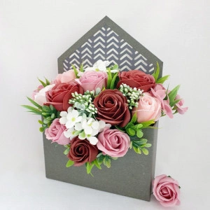 Poza aranjament floral-cutie plic (cod 1606)-3