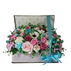 Aranjament floral "Magia Rozelor"-cutie carte (cod 2285)poza12