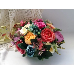 Aranjament floral din trandafiri si bujori 12