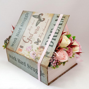 Aranjament pentru 8 Martie -cutie carte (cod 1856)7