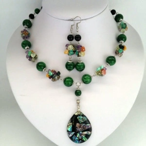 Set din margele de jad verde, pandantiv scoica Paua Abalone, chipsuri, obsidian