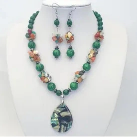 Set din margele de jad verde, pandantiv scoica paua abalone si chipsuri 5