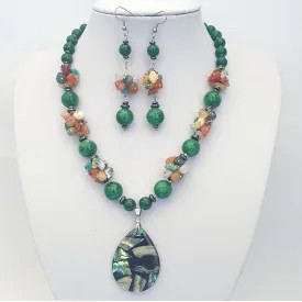 Set din margele de jad verde, pandantiv scoica paua abalone si chipsuri 5