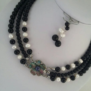Set din onix, perle de cultura si inchizatoare din Paua Abalone - Img 3