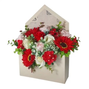 Aranjament floral-cutie plic (cod 2258)poza12