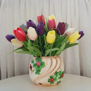 Aranjament floral din lalele de silicon-"Buburuza" (cod 1238)