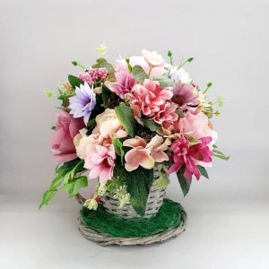 Aranjament floral din trandafiri in cos tip cana cu farfurie (cod 1404) 3