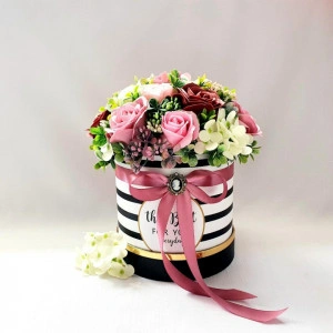 Poza Aranjament floral in cutie cilindrica  (cod 1650)5