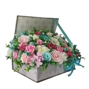 Aranjament floral "Magia Rozelor"-cutie carte (cod 2285)poza13