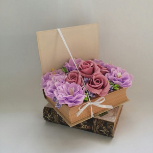 aranjament flori de sapun in cutie tip carte 2