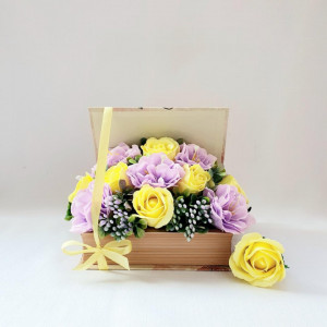 poza aranjament floral -cutie carte 1580