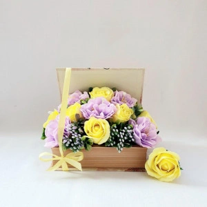 poza aranjament floral -cutie carte 1580