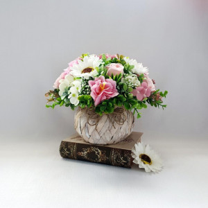 Cos rustic cu flori de sapun -alb-roz (cod 1647)2