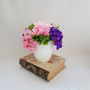 Aranjament din flori de cires, anemone si hortensii 123