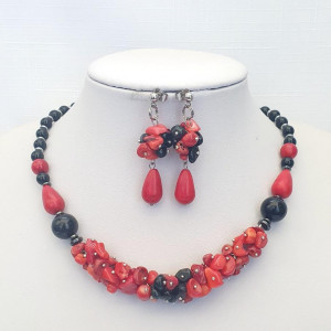 Set din margele de coral rosu, onix si chipsuri diverse (cod 203)3