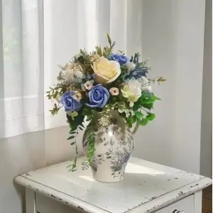 Aranjament cu flori de sapun in cana ceramica (cod 2369)