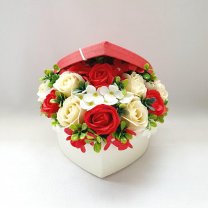 Aranjament din flori de sapun-cutie inima  (cod 1616)-3