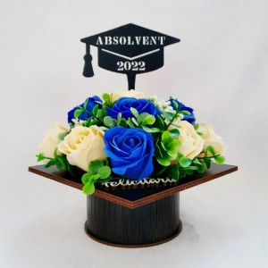 Aranjament floral "Absolvent 2022"- albastru/crem (cod 1680)