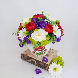 Aranjament floral cu diverse flori de sapun-vas ceramic maci (cod 15011