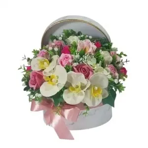 Aranjament floral cu trandafiri si orhidee (cod 2282)poza4