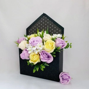 Aranjament floral-cutie plic (cod 1607)-1