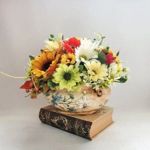 Aranjament floral din floarea soarelui si margarete