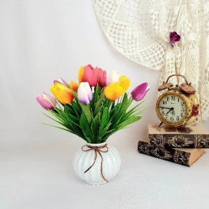 Aranjament floral din lalele de silicon -vaza ceramica alba (cod 1473)
