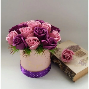 Aranjament floral realizat din flori de sapun 11