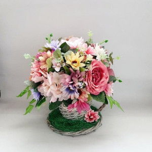 Aranjament floral din trandafiri in cos tip cana cu farfurie (cod 1404) 4