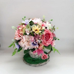 Aranjament floral din trandafiri in cos tip cana cu farfurie (cod 1404) 4