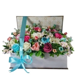 Poza 1 Aranjament floral "Magia Rozelor"-cutie carte (cod 2188)