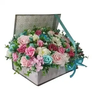 Aranjament floral "Magia Rozelor"-cutie carte (cod 2285)poza14