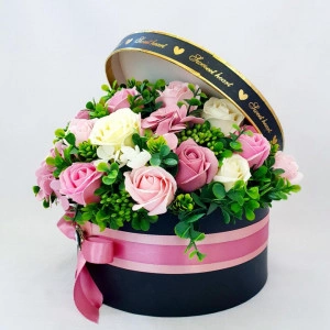 Trandafiri de sapun roz si crem in cutie rotunda-16842