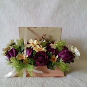 Aranjament flori artificiale-cutie tip carte (cod 1035)