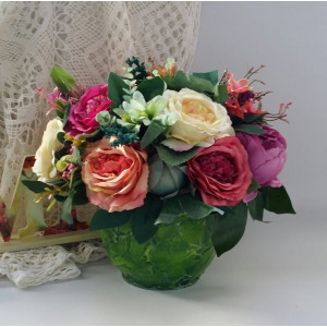 Aranjament floral din trandafiri si bujori 2