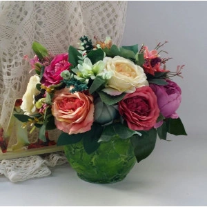 Aranjament floral din trandafiri si bujori 2