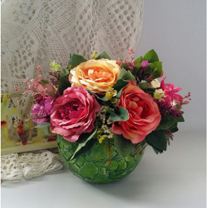 aranjament floral deosebit  din trandafiri 5