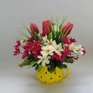  Poza aranjament floral din lalele si flori de camp 5