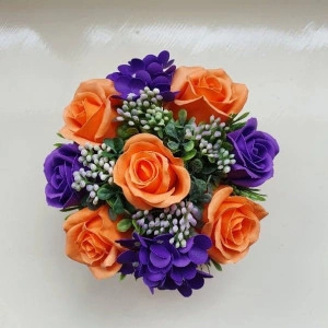Aranjament flori de sapun-somon si mov-cutie rotunda (cod 1235) 3
